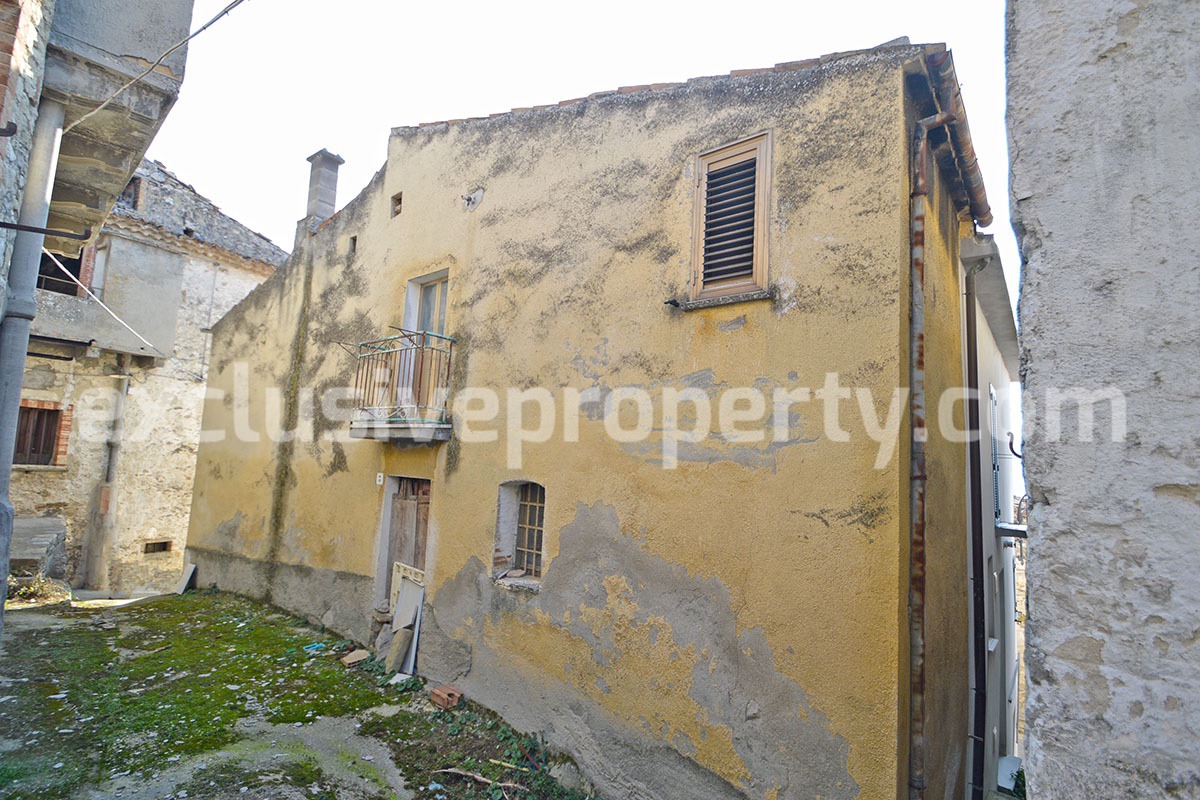 Spacious house with cellar for sale in a characteristic village Abruzzo 23