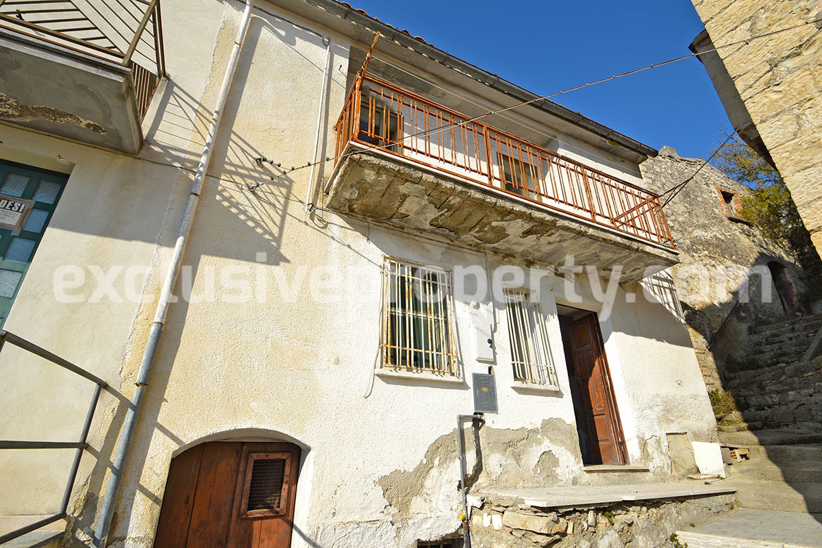 Spacious house with cellar for sale in a characteristic village Abruzzo 2