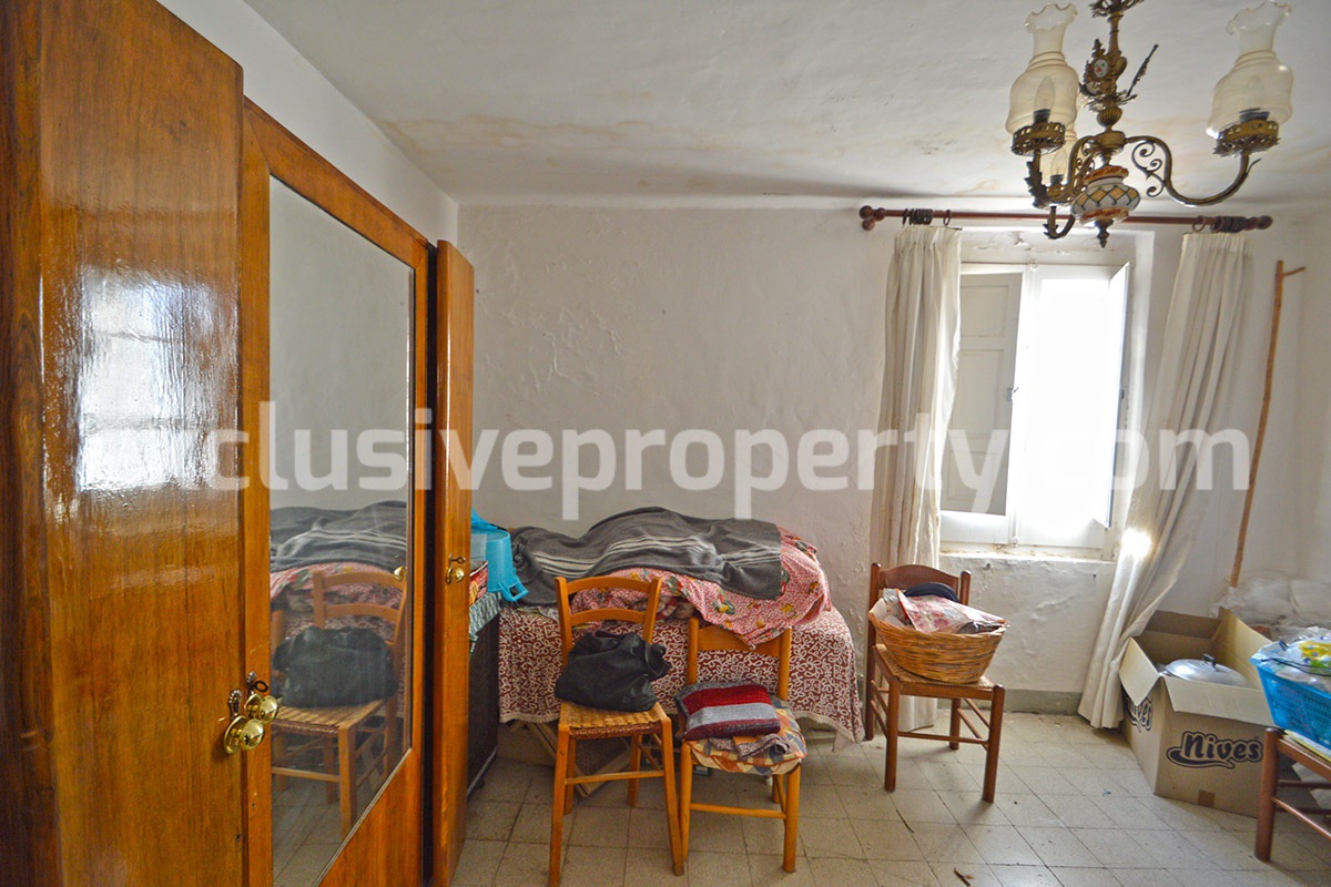 House with outdoor space for sale in Abruzzo - Italy