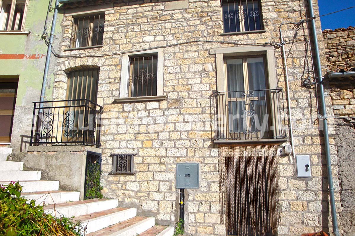 Ancient stone house renovated for sale in Abruzzo - Italy 4