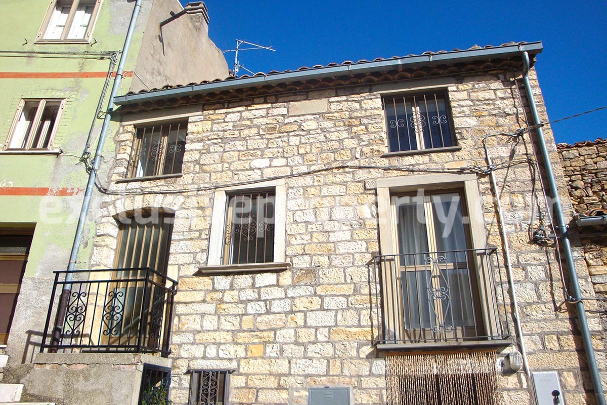 Ancient stone house renovated for sale in Abruzzo - Italy 6