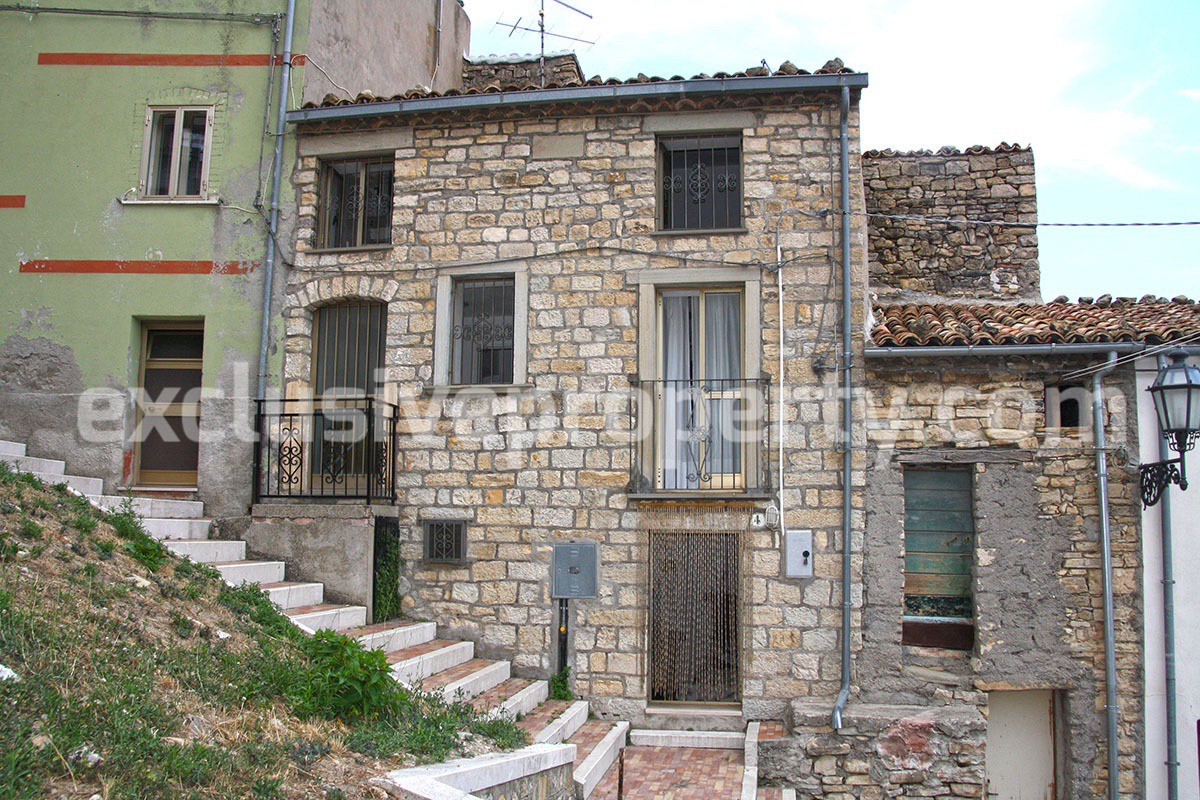 Ancient stone house renovated for sale in Abruzzo - Italy
