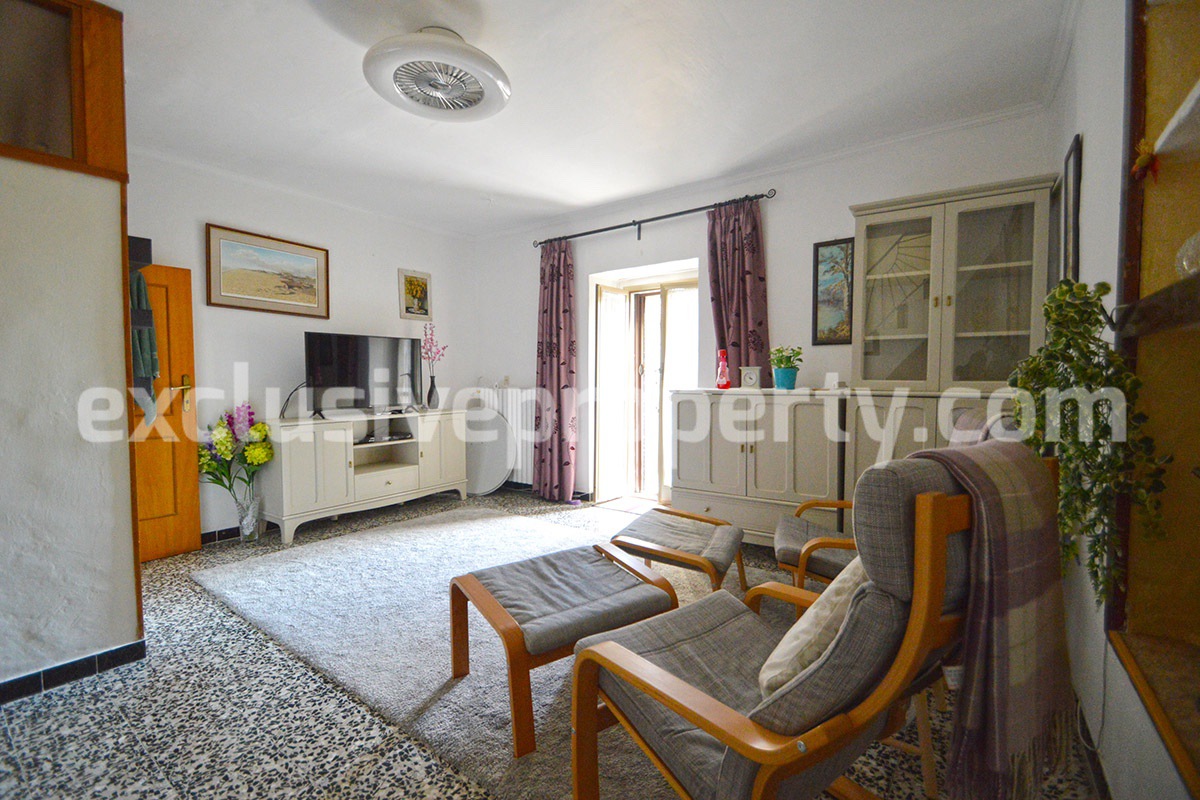 Town house in sold furnished and complete with terrace and outdoor space