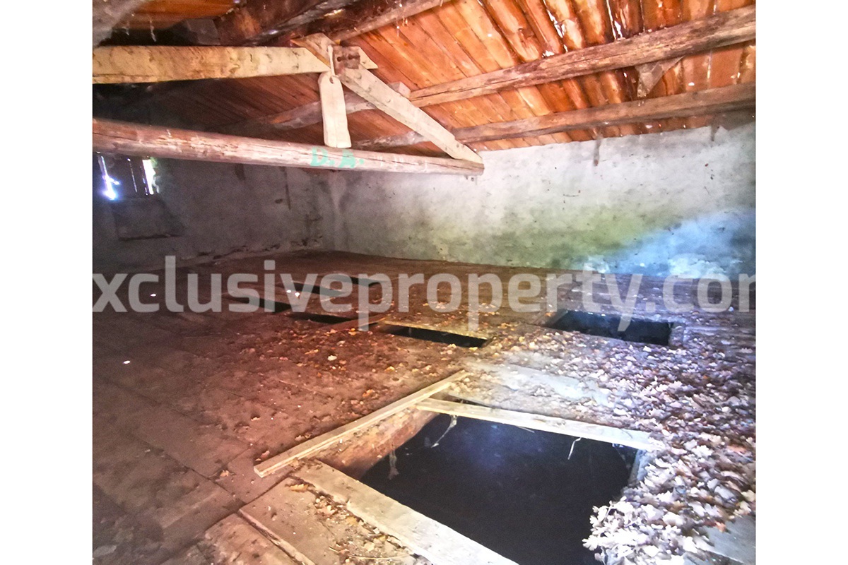 Old stone farmhouse to be restored for sale in Salito - Molise 15