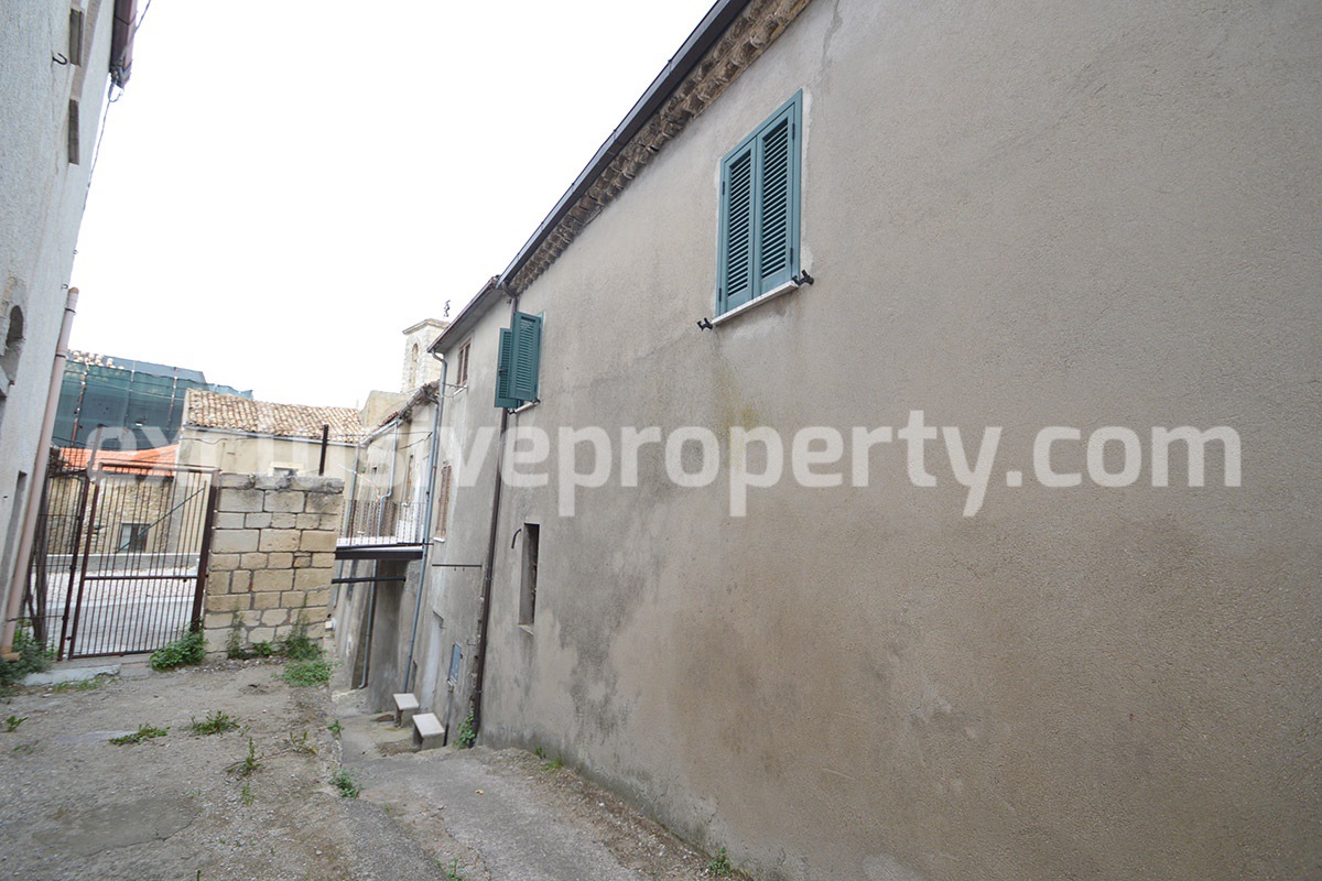 Spacious property in stone with little entrance terrace garage and garden for sale 60