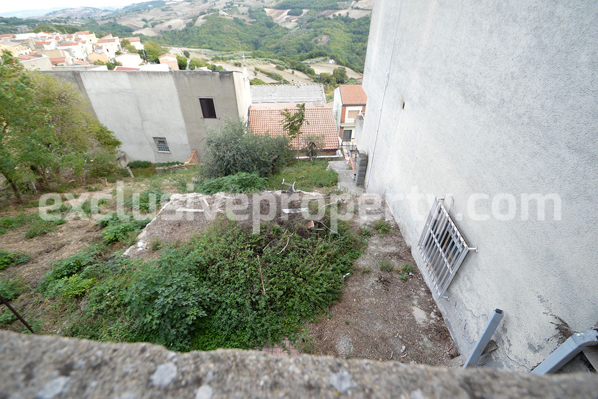 Spacious property in stone with little entrance terrace garage and garden for sale 68