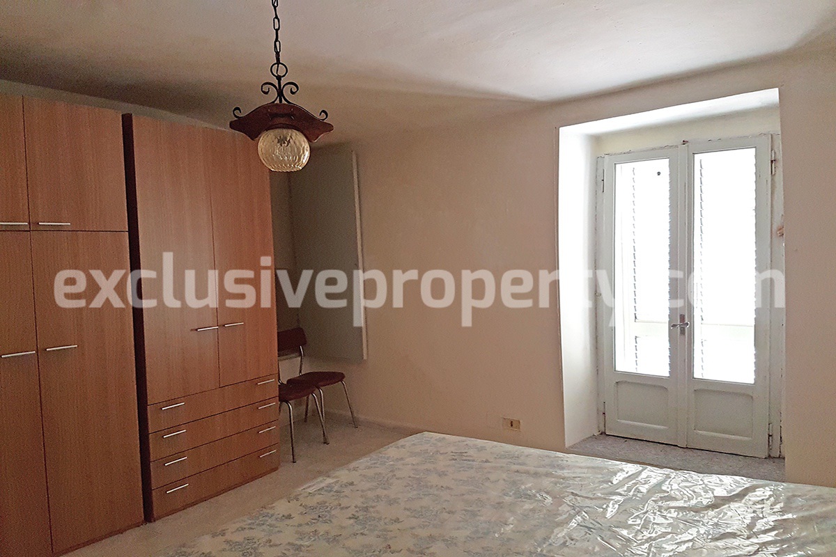 House with a private courtyard and two rooms for sale in Abruzzo 5