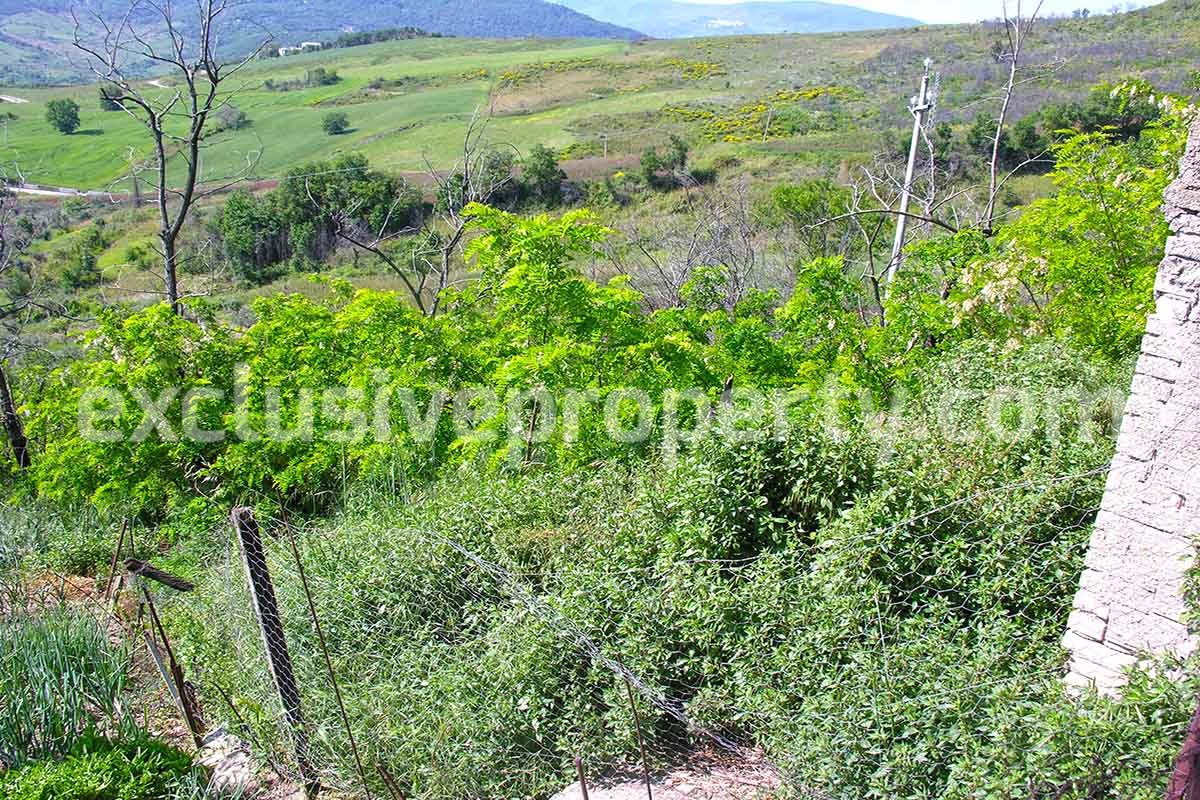 Habitable town house for sale with garden in Casalanguida