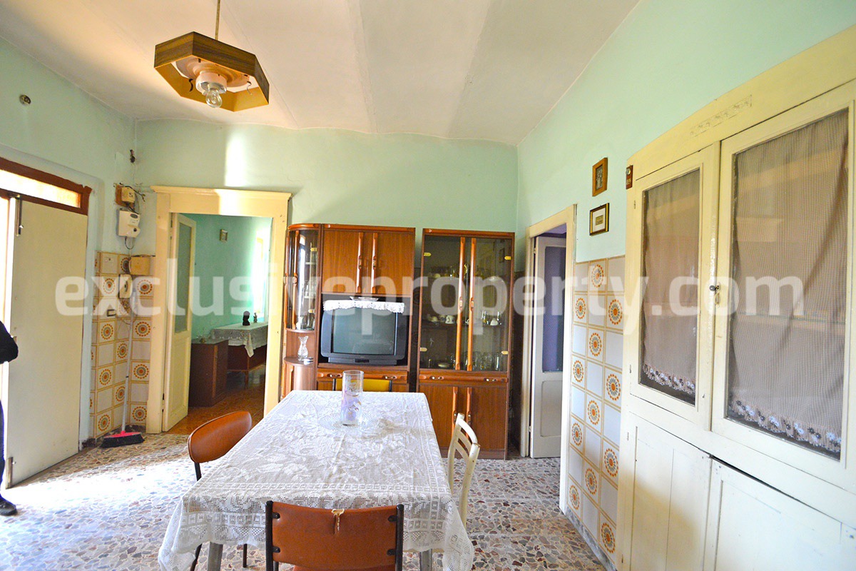 Property of a floor with veranda and garden a few km from the Adriatic Sea