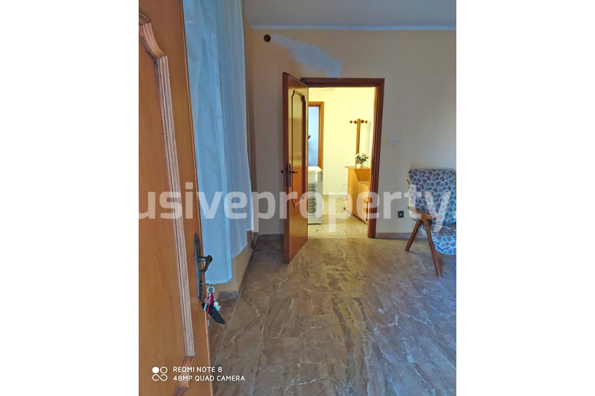 Country house in good condition with land and sea view for sale in Italy 7