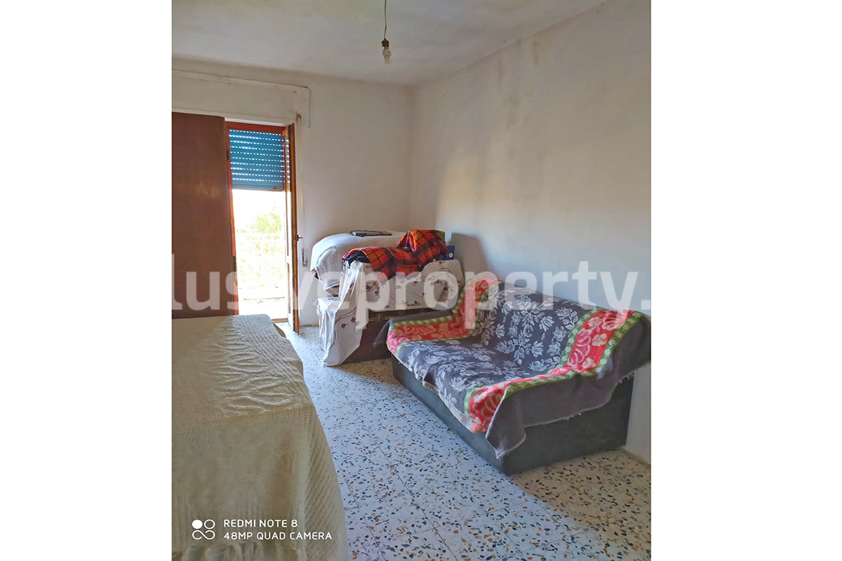 Country house in good condition with land and sea view for sale in Italy 16