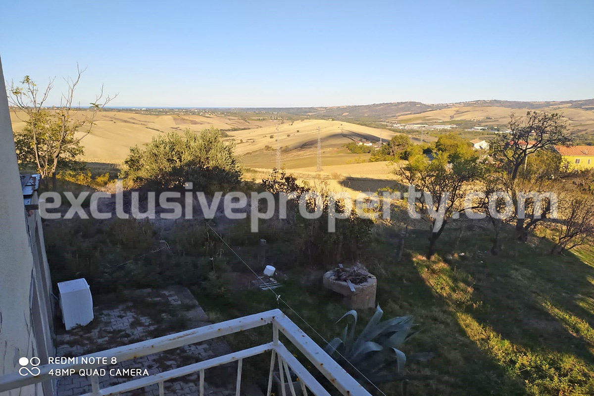 Country house in good condition with land and sea view for sale in Italy 19