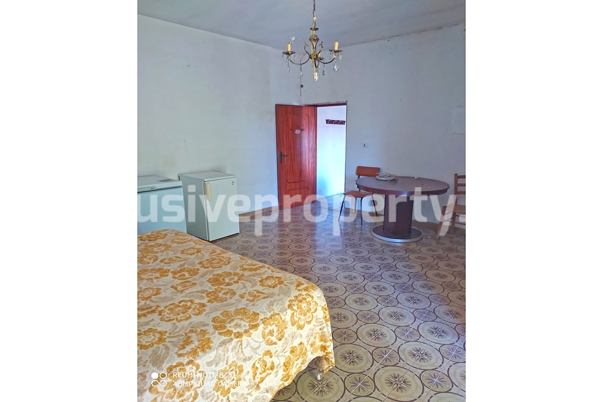 Country house in good condition with land and sea view for sale in Italy 12