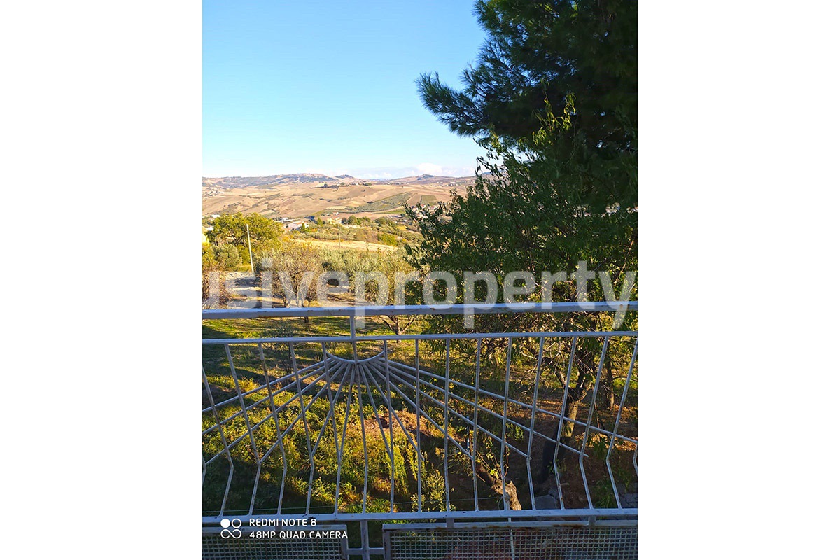 Country house in good condition with land and sea view for sale in Italy 17