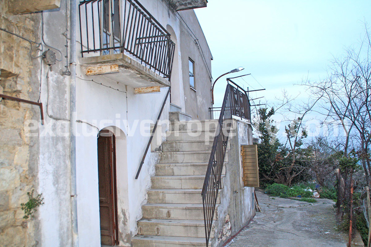 Detached habitable house in the center of an ancient village for sale in Abruzzo 2