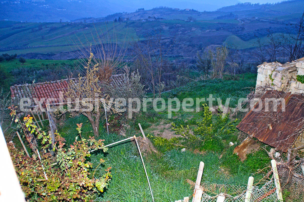Detached habitable house in the center of an ancient village for sale in Abruzzo 11
