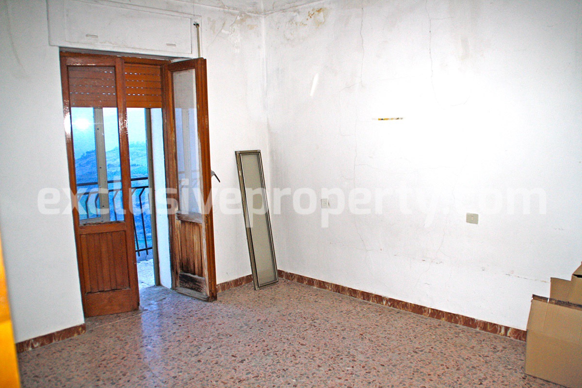 Detached habitable house in the center of an ancient village for sale in Abruzzo 9