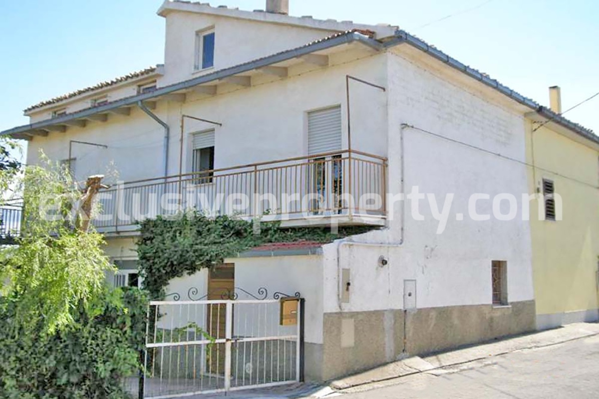 Town house with land for sale in Casalanguida - Abruzzo