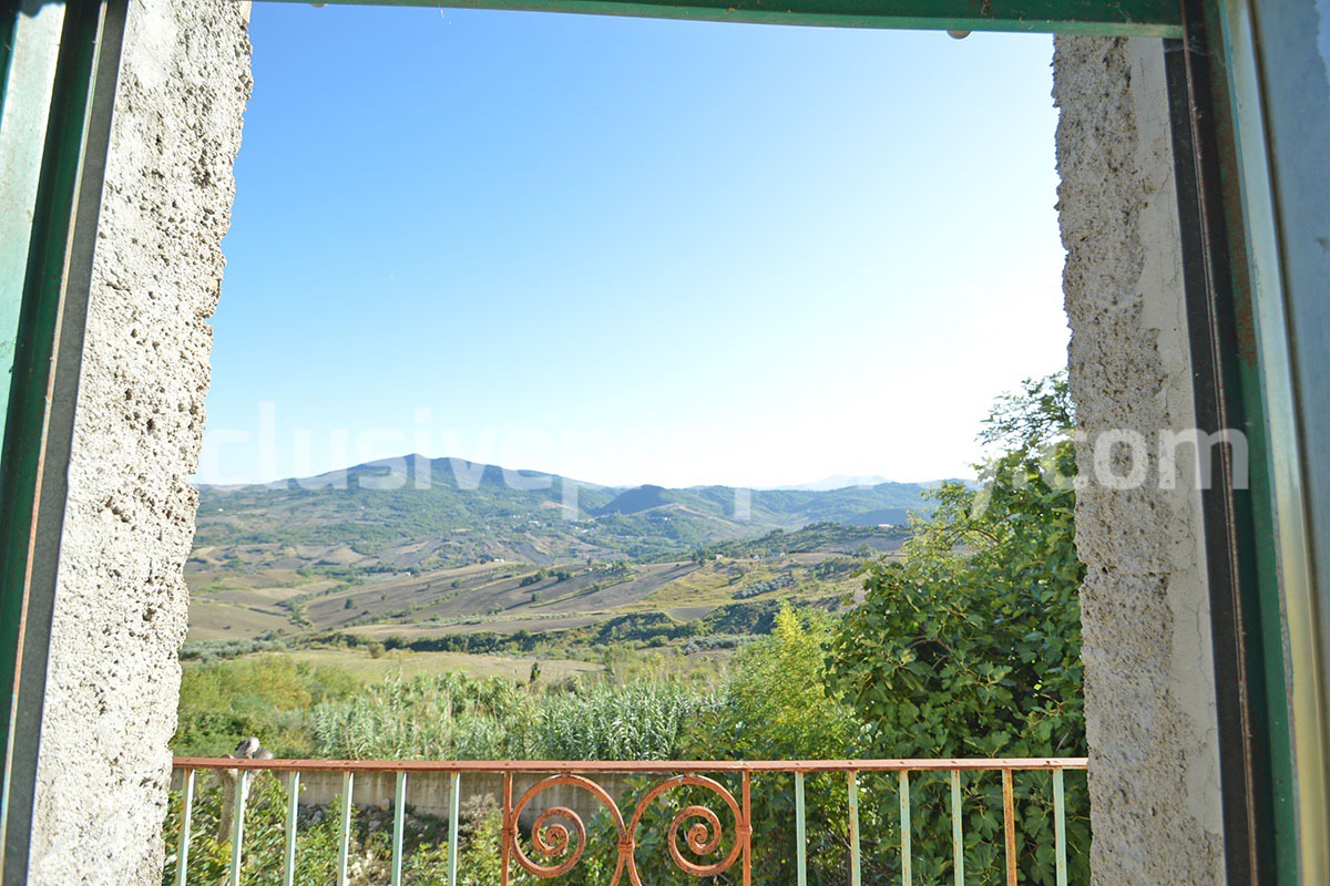 House with panoramic view and garden for sale in Abruzzo