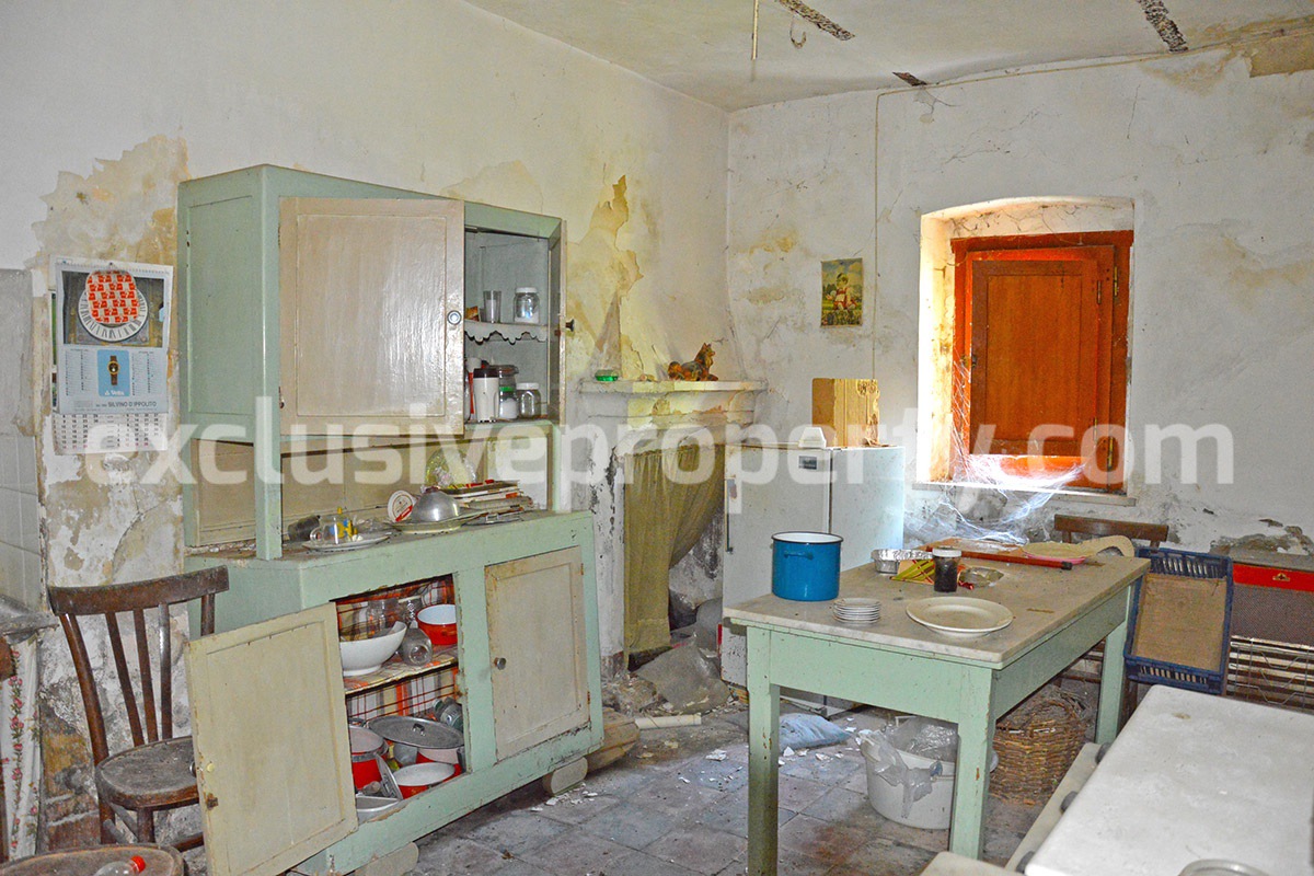 Big town house in stone with original details land for sale in Abruzzo 20