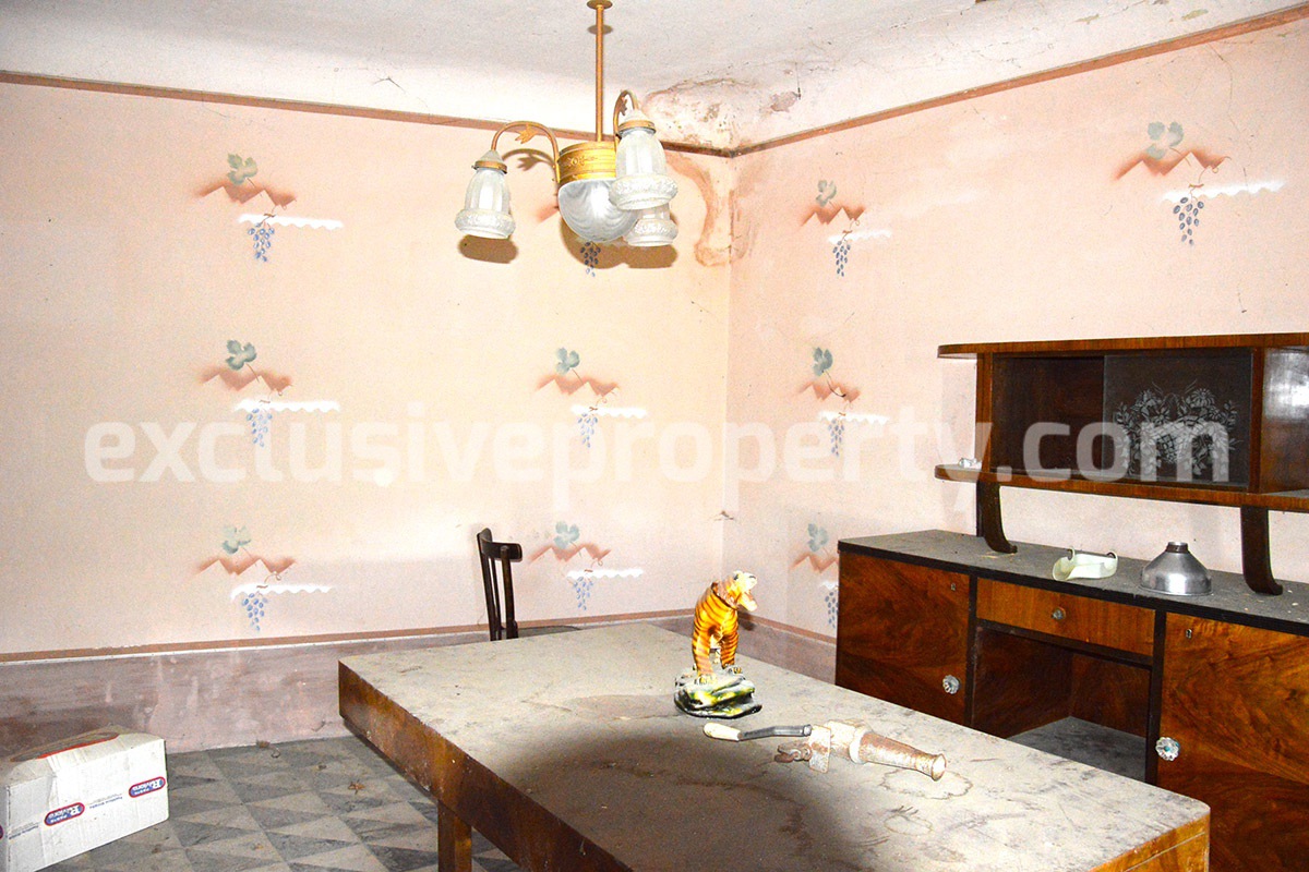 Big town house in stone with original details land for sale in Abruzzo 24