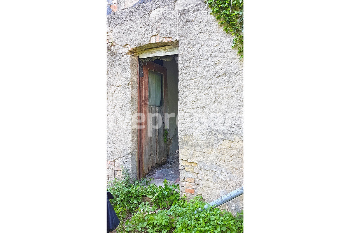 Big town house in stone with original details land for sale in Abruzzo 30