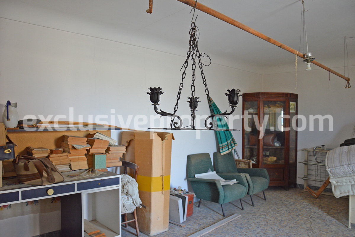 Old mansion on two floors with terrace for sale in Abruzzo - Italy