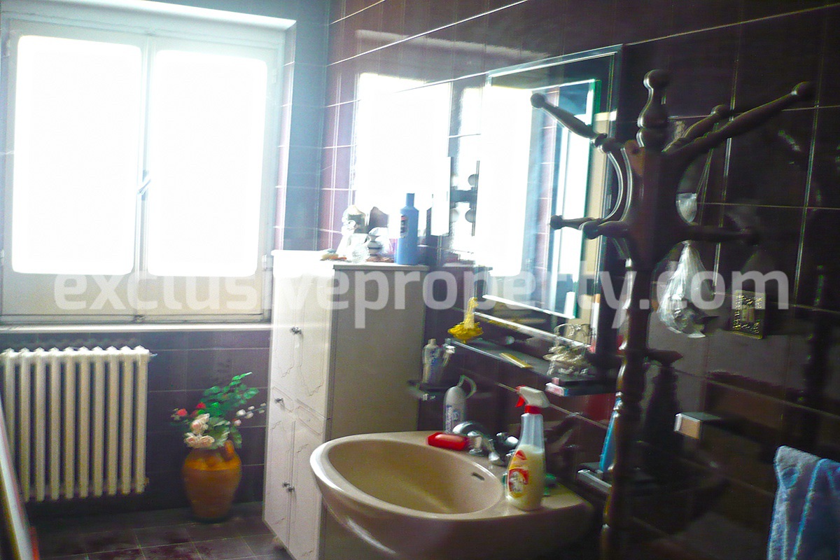Large village house with garage for sale in the Province of Chieti 24