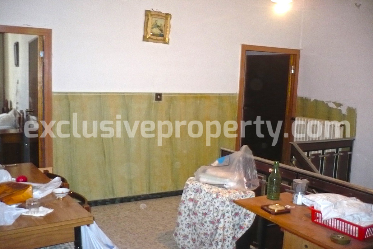 Large village house with garage for sale in the Province of Chieti 21