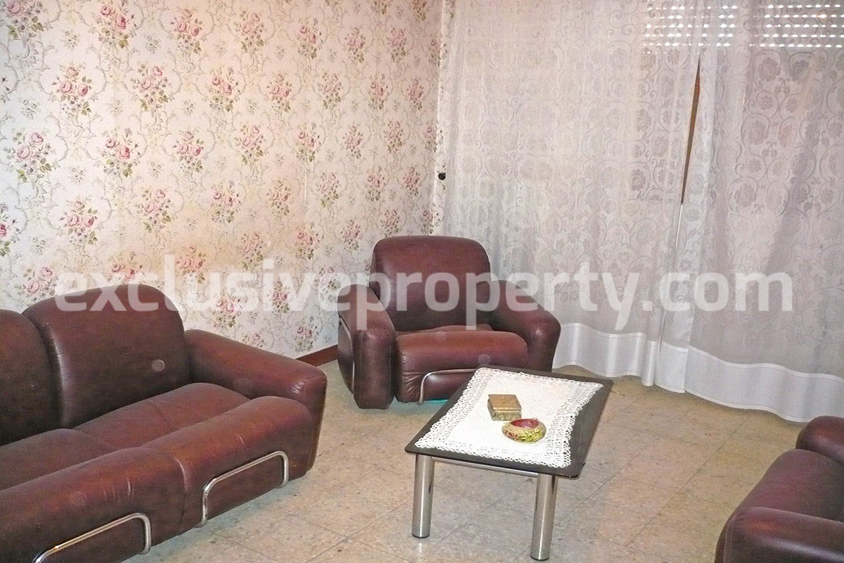 Large village house with garage for sale in the Province of Chieti 9