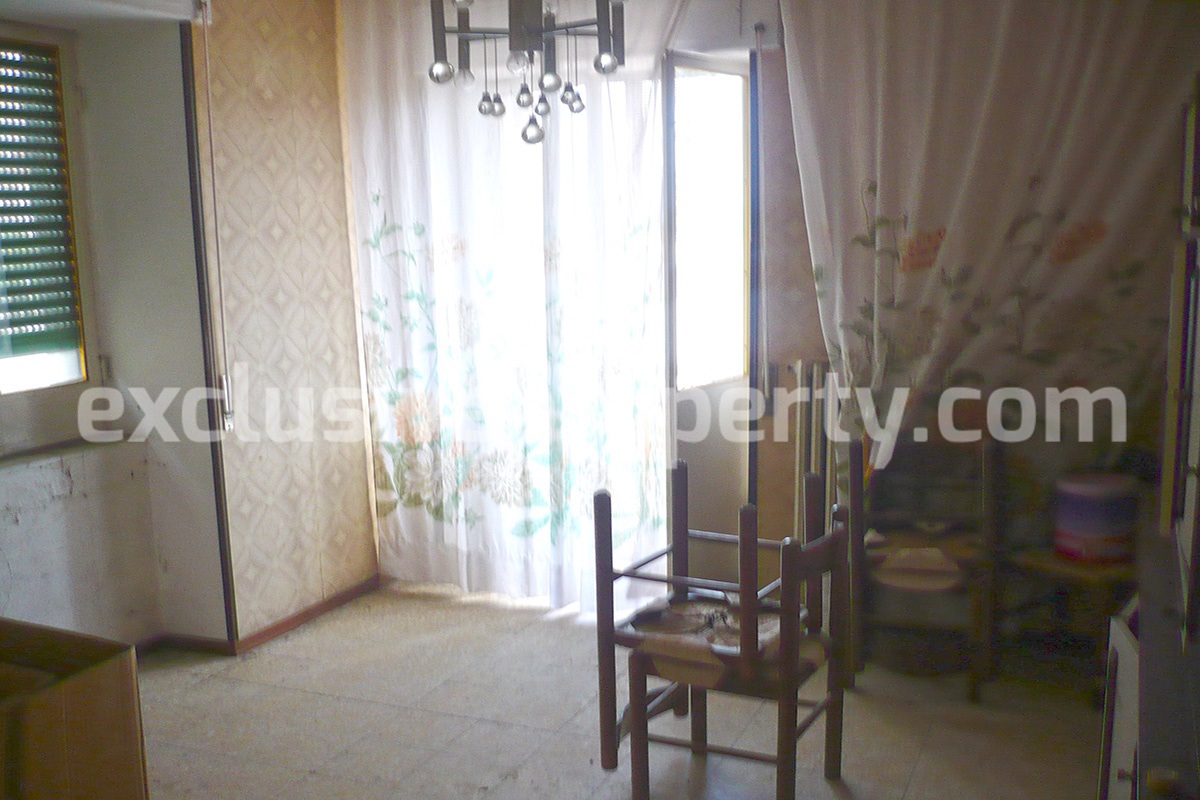 Large village house with garage for sale in the Province of Chieti 16