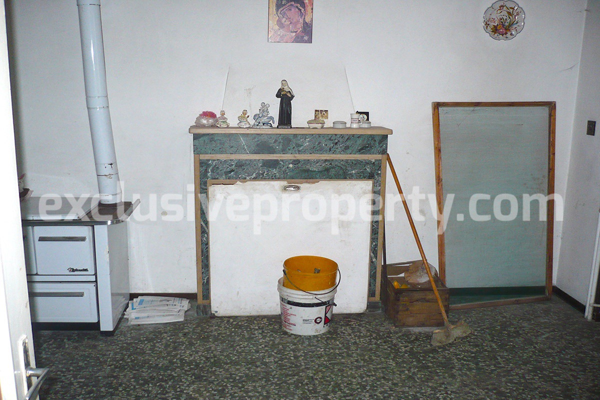 Large village house with garage for sale in the Province of Chieti 14