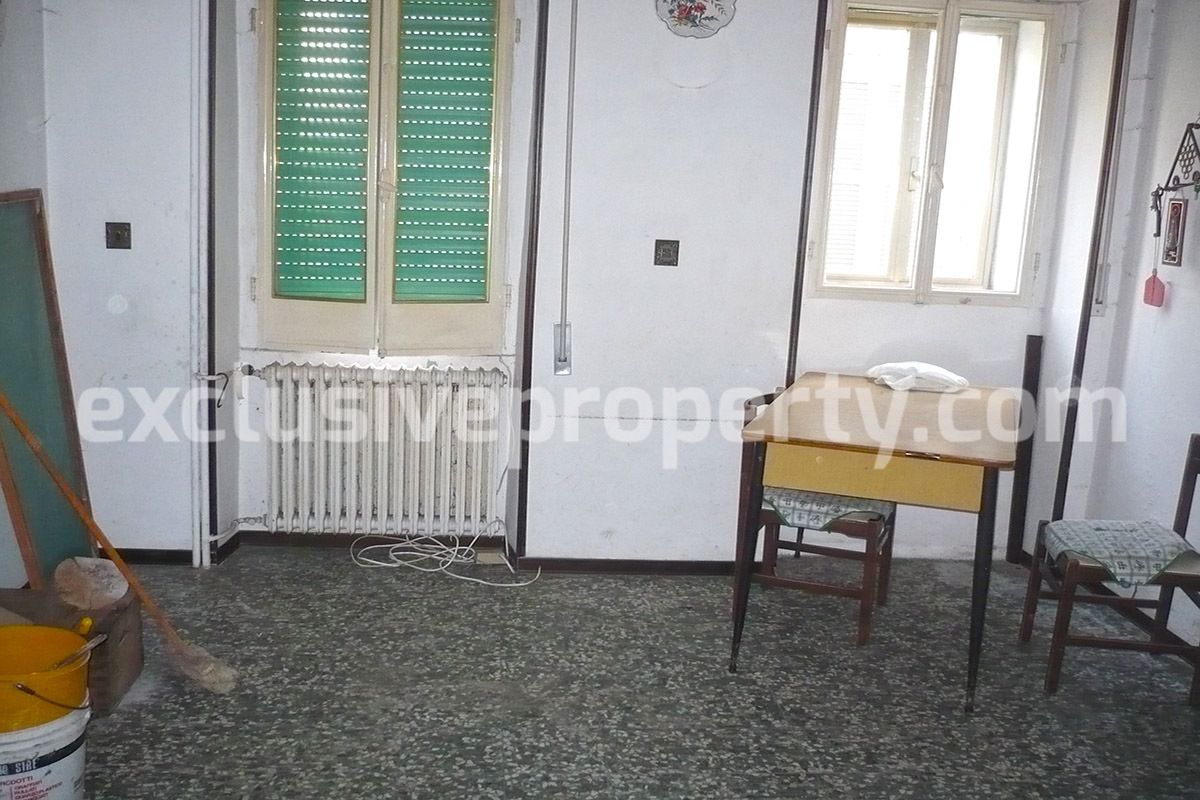 Large village house with garage for sale in the Province of Chieti 13