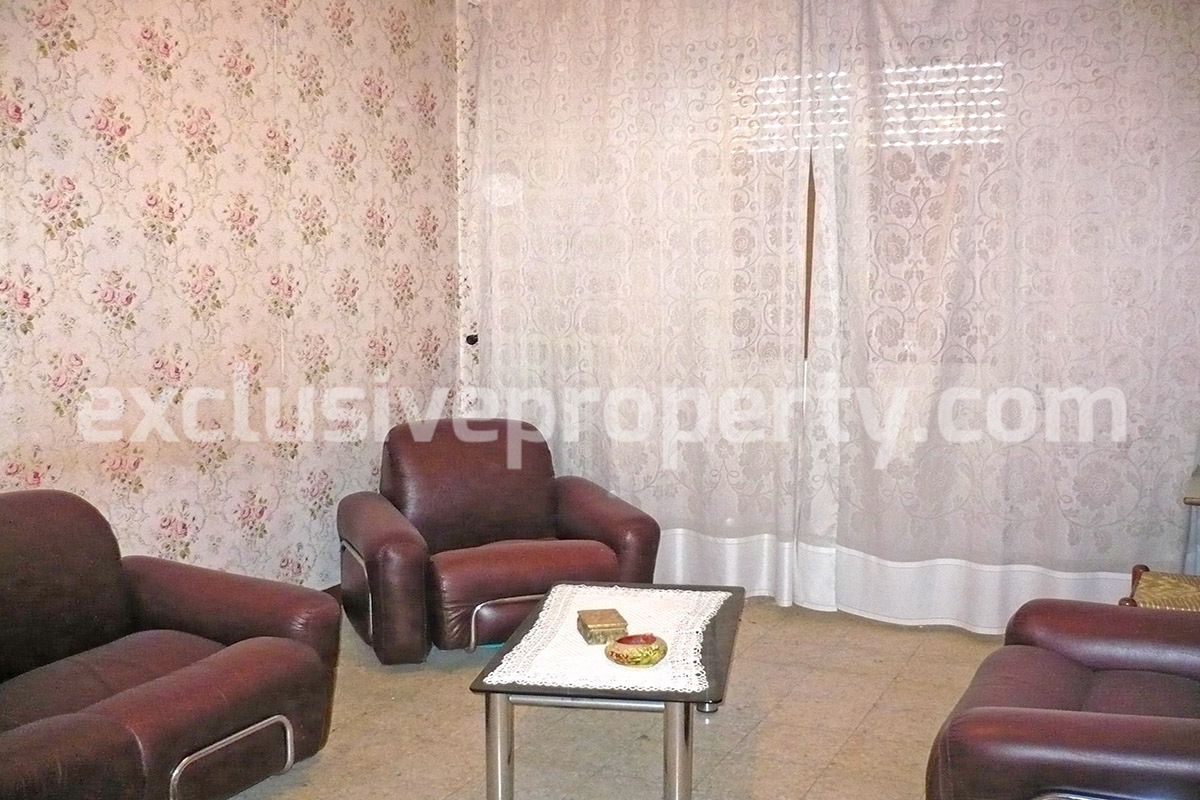 Large village house with garage for sale in the Province of Chieti 7