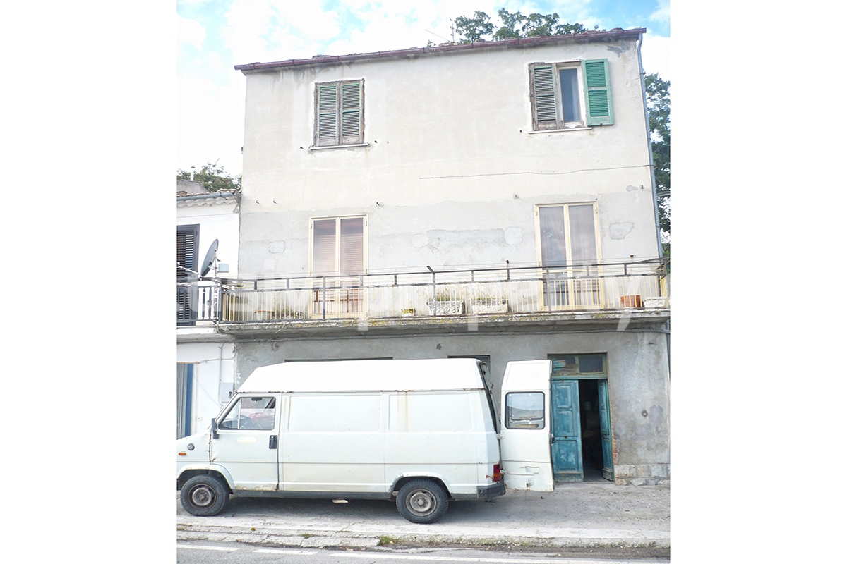 Large village house with garage for sale in the Province of Chieti 2