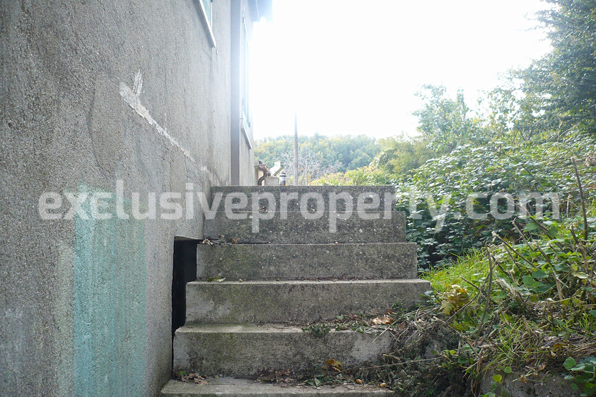 Large village house with garage for sale in the Province of Chieti 33
