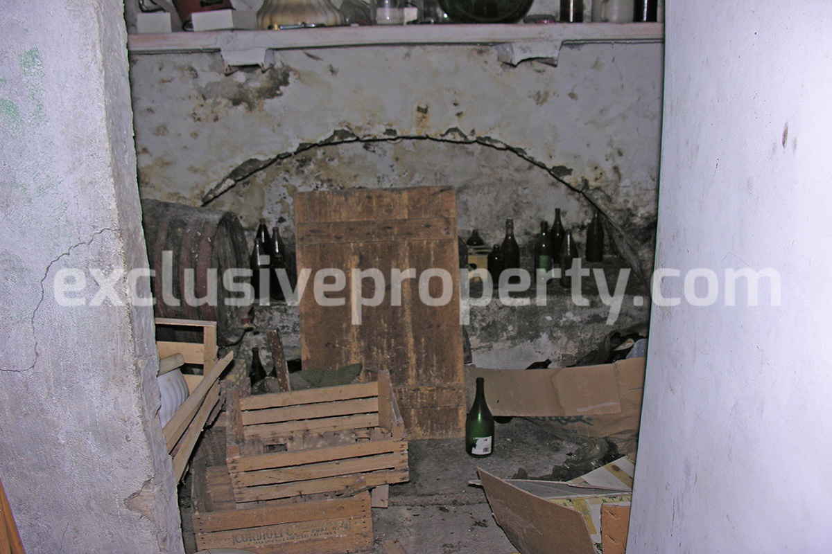 Ancient stone house in the historic center for sale in Abruzzo