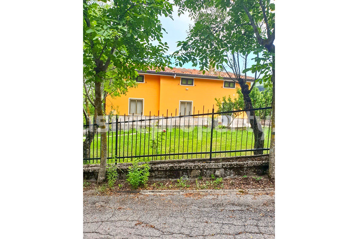 Completely independent house with garden and fenced for sale in the Abruzzo