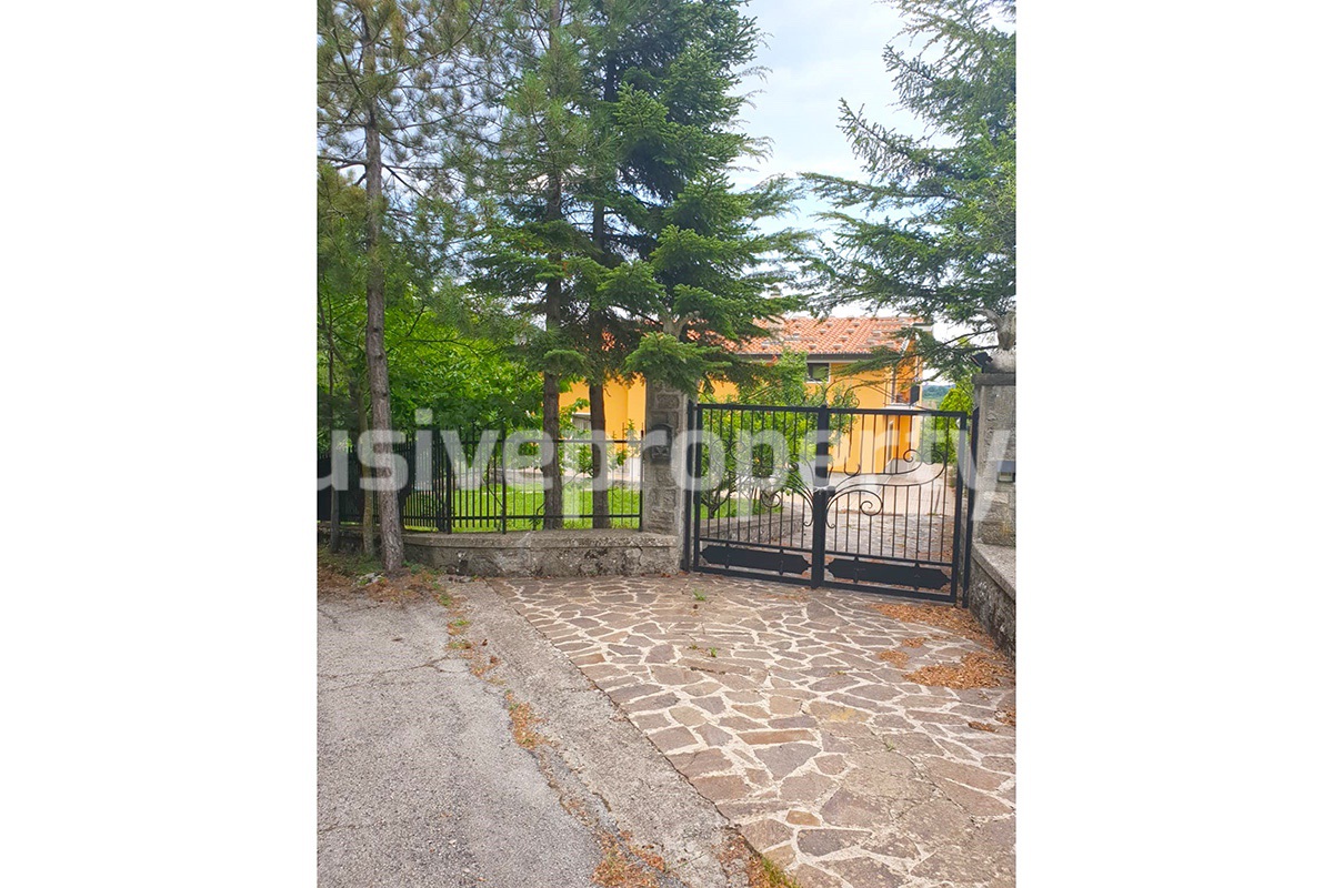 Completely independent house with garden and fenced for sale in the Abruzzo 4