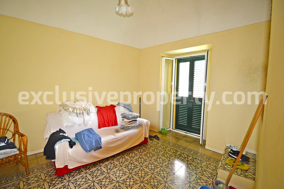 Renovated property in the historic center with terrace a few km from the beach