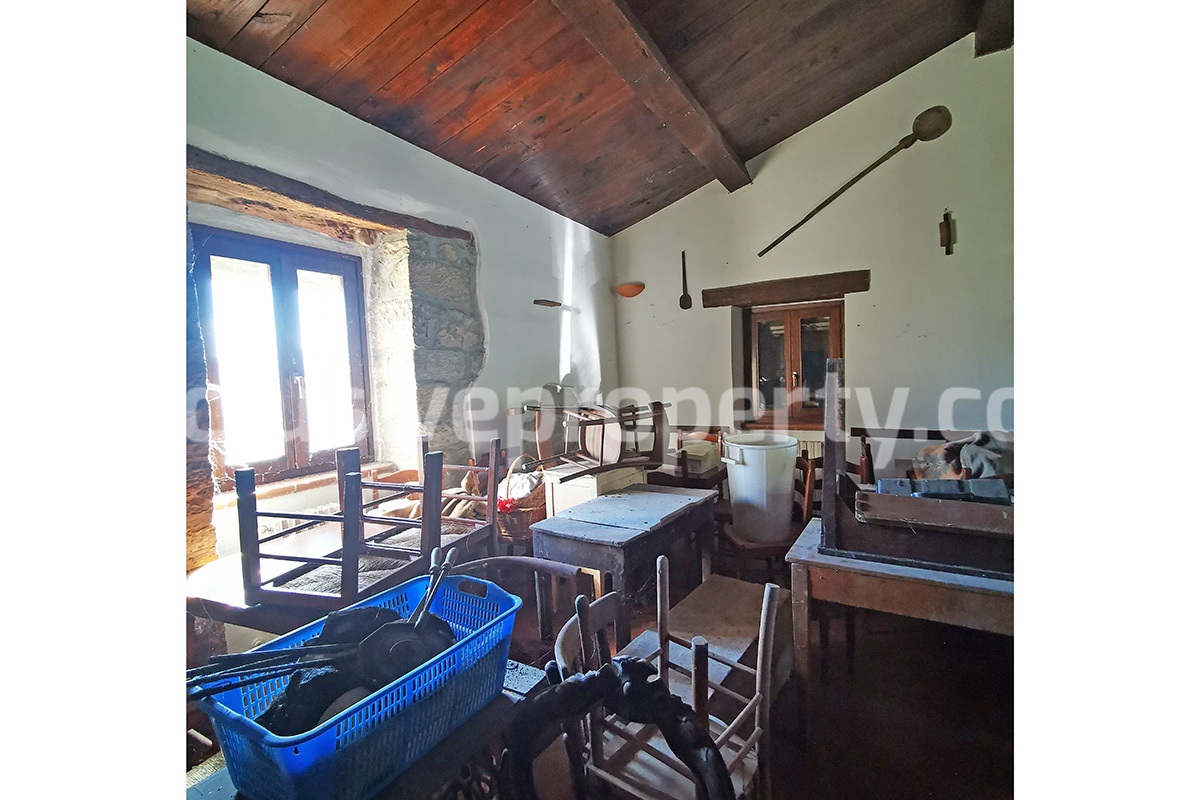 Country house for sale with land in Celenza - Abruzzo 4