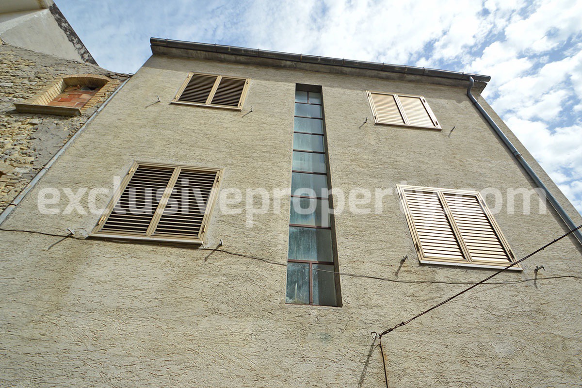 Spacious house with garage for sale in Abruzzo Region - Celenza sul Trigno 2