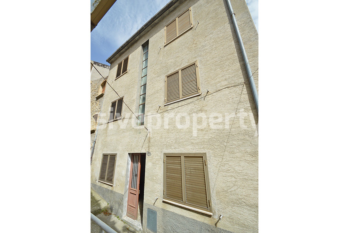 Spacious house with garage for sale in Abruzzo Region - Celenza sul Trigno 1