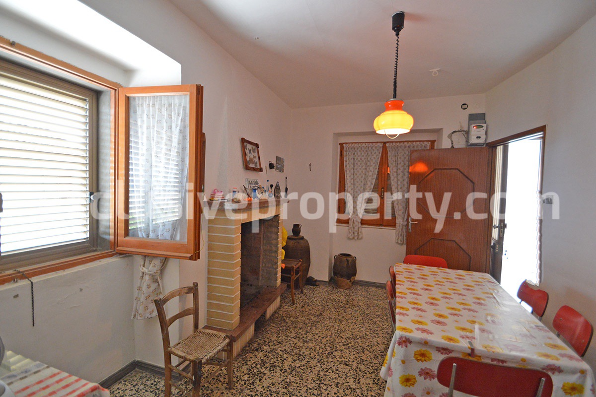 Spacious house with garage for sale in Abruzzo Region - Celenza sul Trigno 6