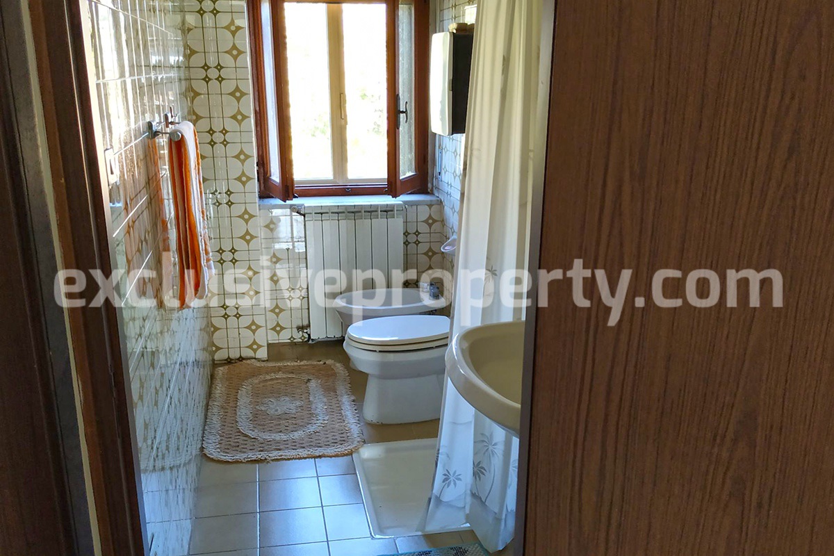 Stone semi-detached farmhouse with vegetable garden for sale in Molise