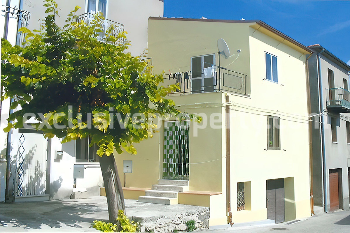 Town house with terrace and land for sale in Liscia - Abruzzo 3