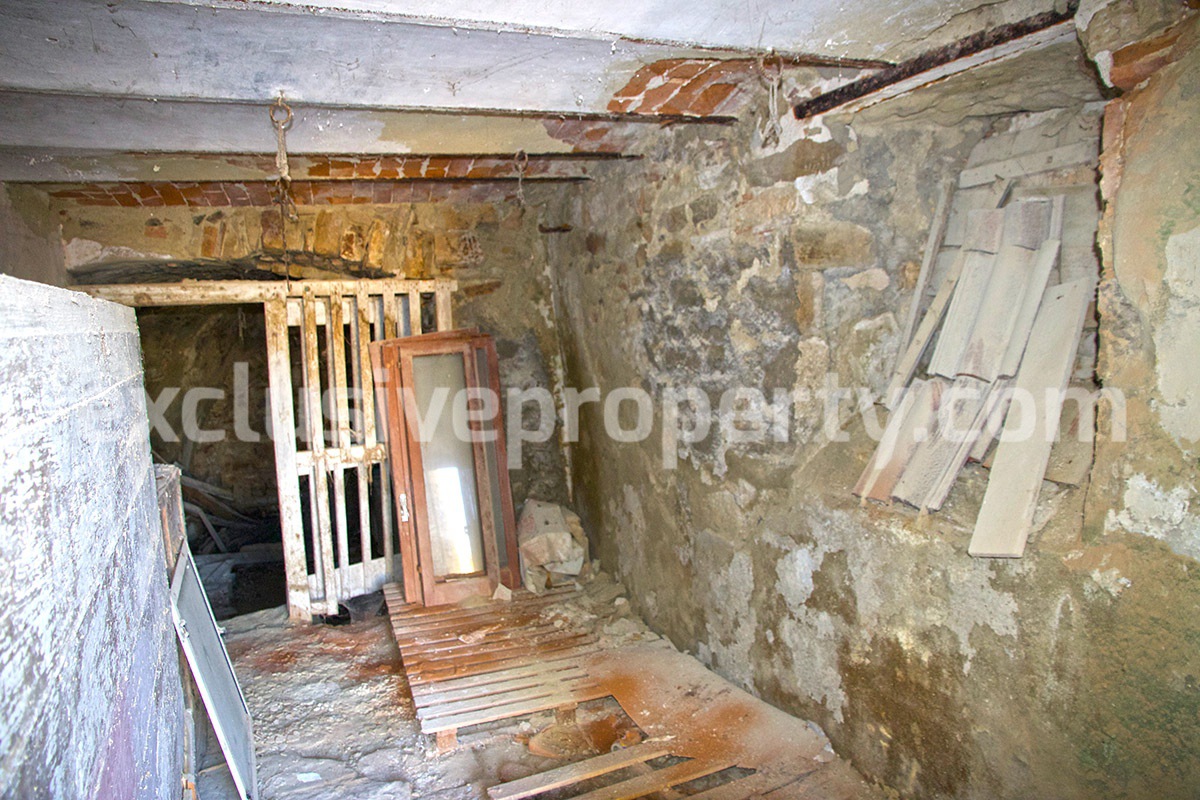 Property composed by three units in a single price for sale in Molise - Italy 30