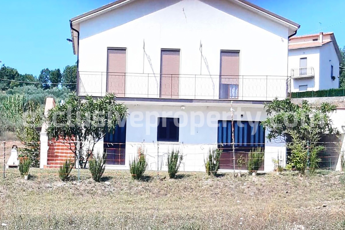 Country house with land garage and terrace for sale in Molise 38