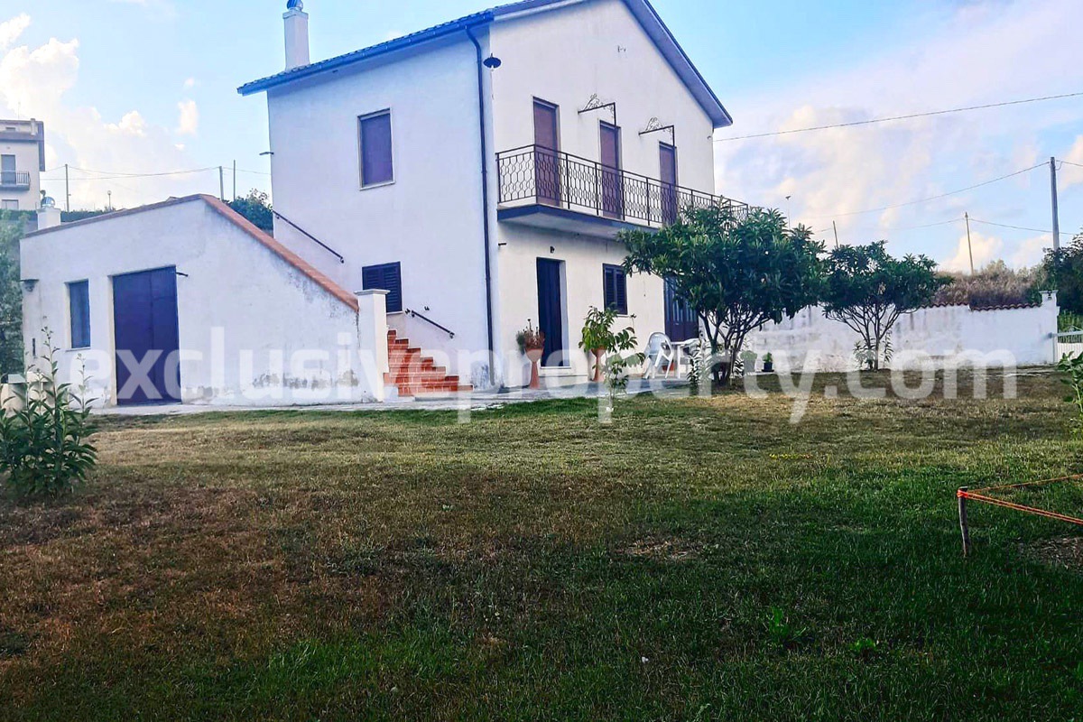 Country house with land garage and terrace for sale in Molise 36