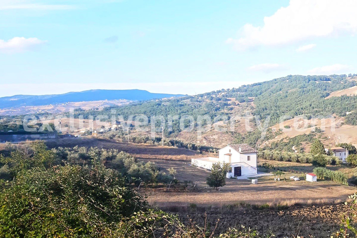Country house with land garage and terrace for sale in Molise